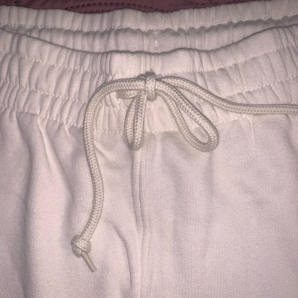 Victoria’s Secret Pink SET 5” Creamer Everyday Fleece Shorts & Henley Floral Tee - Picture 11 of 14